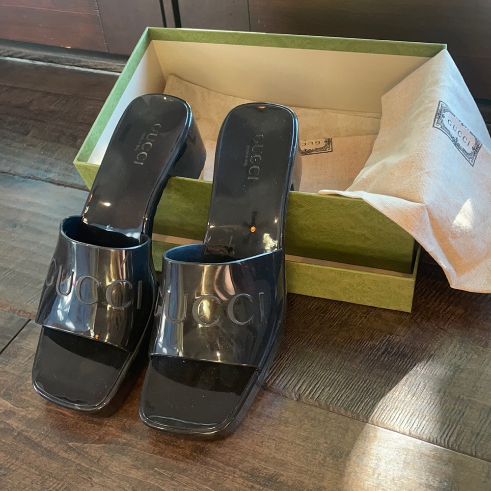 Gucci shoeshine perfect condition